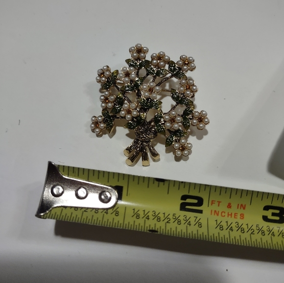 Vintage Monet Flower Pin/Brooch Enamel Bouquet Faux Pearl, Gold & Gems Like New - Picture 10 of 10